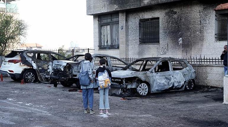 İsrailliler, Batı Şeriada yaklaşık 20 aracı ateşe verdi