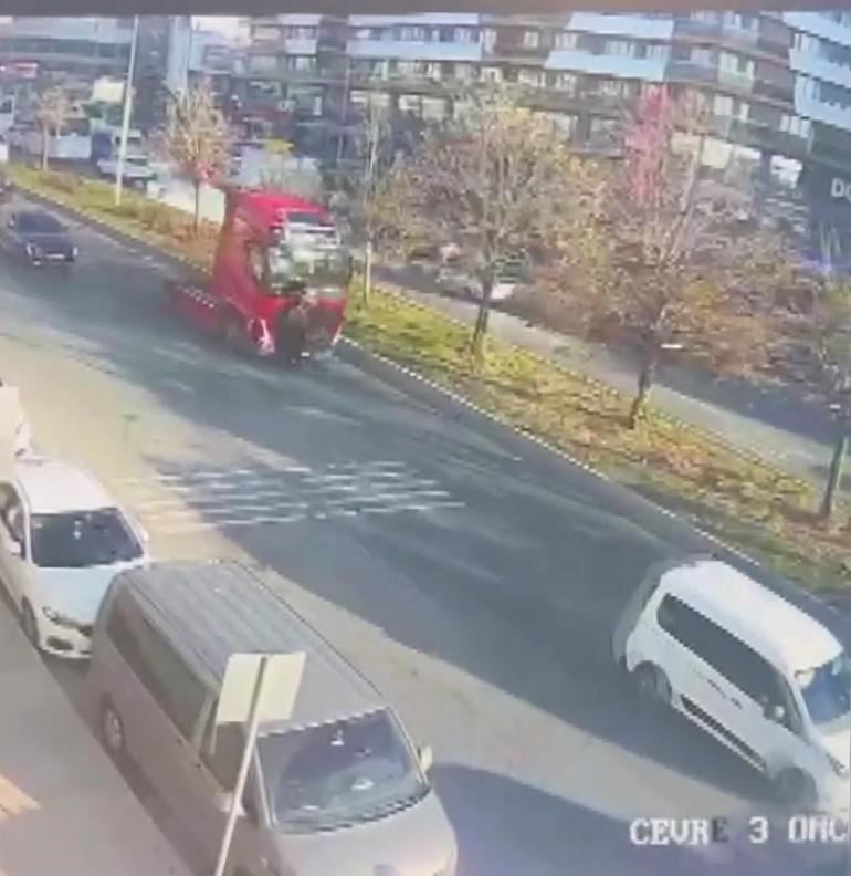 İstanbulda korkunç kaza TIRın önüne alıp sürüklediği Scooterlı Ecem hayatını kaybetti