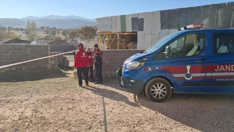 Köyde korkunç sır 18 gün sonra samanlıkta bulundu, 12 saat önce öldüğü ortaya çıktı