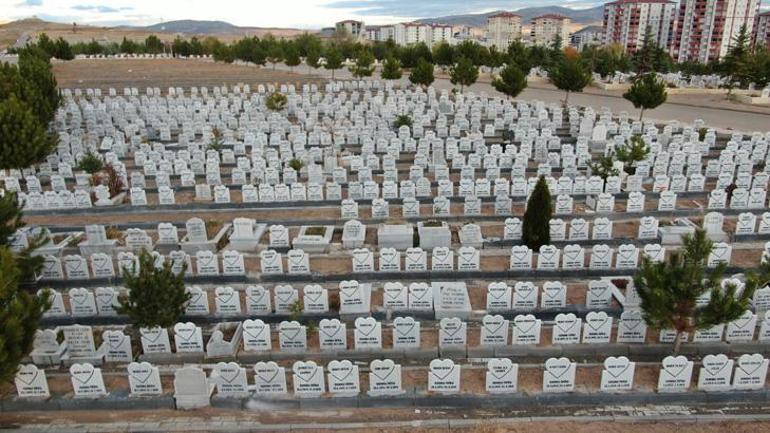 Bu mezarlık diğerlerinden çok farklı: Tüm mezar taşları aynı