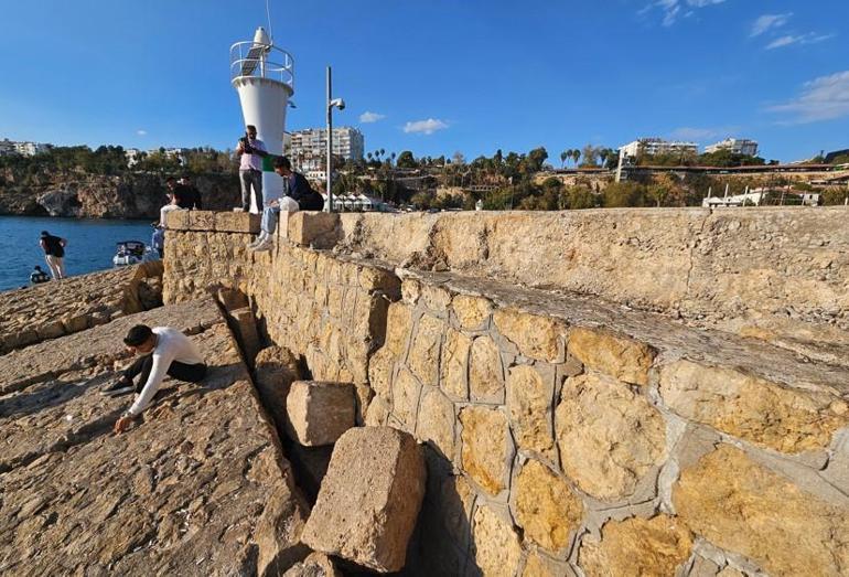 Her gün binlerce turist ziyaret ediyor Endişelendiren tablo: 300 kiloluk taşlar düşüyor