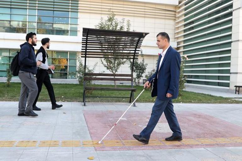 Görme engelli Mehmet tesadüfen yeteneğini keşfetti: Görüp duyanlar şaşkına dönüyor