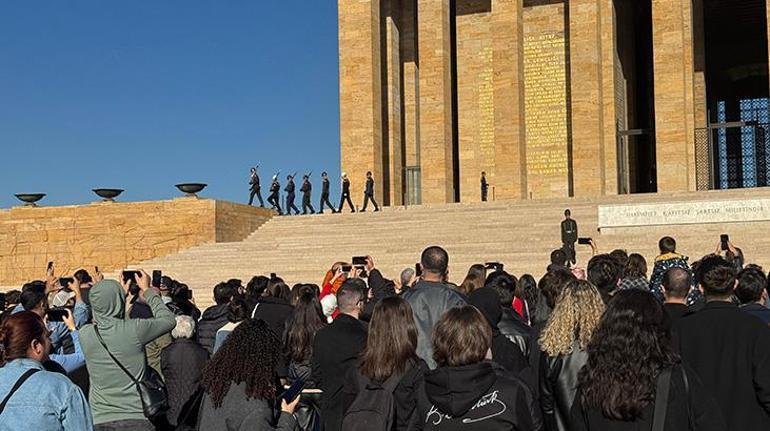 10 Kasım öncesi Anıtkabirde ziyaretçi yoğunluğu