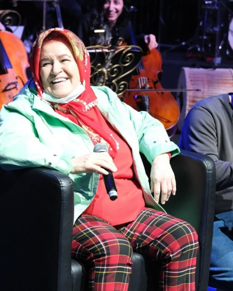 Selda Bağcandan korkutan haber Konserlerini iptal etti