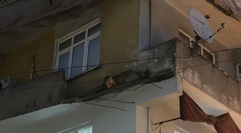 Beyoğlunda balkon çöktü Korku dolu anlar