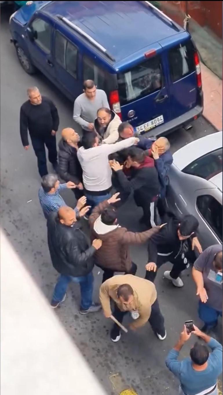 Beyoğlunda dehşet anları Sopalı park yeri kavgası