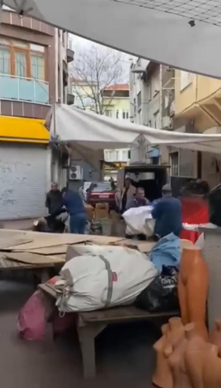 Beyoğlunda dehşet anları Sopalı park yeri kavgası