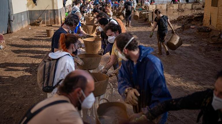 8 bölgeye dikkat İspanyada şiddetli yağış alarmı verildi