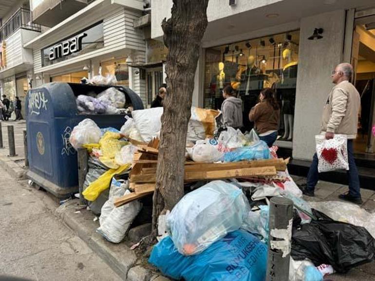 İzmirde çöp krizi:  İnsanlar yürüyemiyor, dükkanımızı açamaz hale geldik