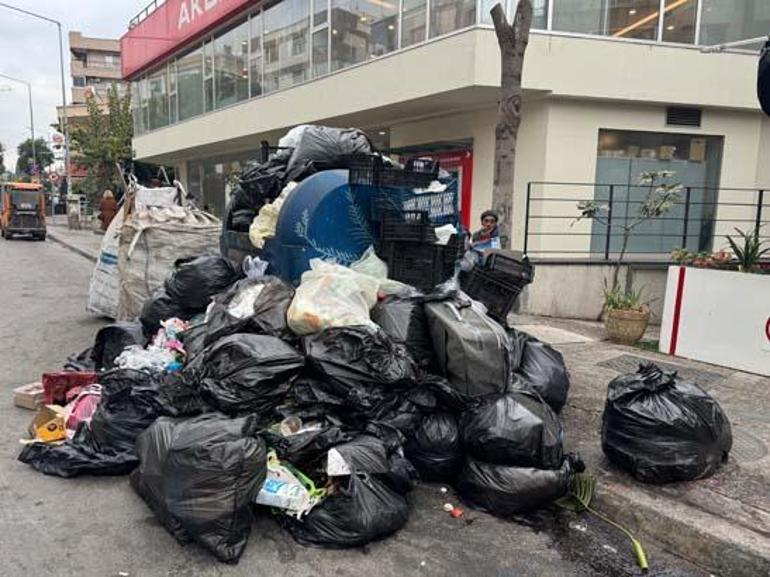 İzmirde çöp krizi:  İnsanlar yürüyemiyor, dükkanımızı açamaz hale geldik