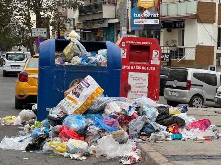 İzmirde çöp krizi:  İnsanlar yürüyemiyor, dükkanımızı açamaz hale geldik