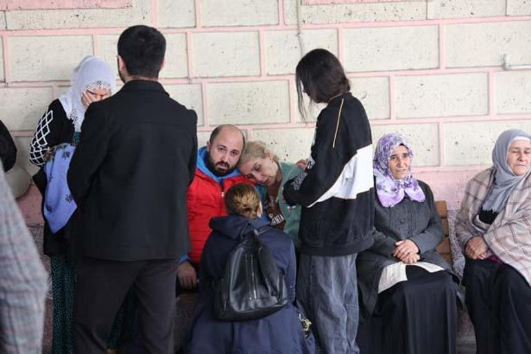 İzmirde ilaçlama kurbanı bebeğe acı veda: Toprak geldi, toprak gidiyor