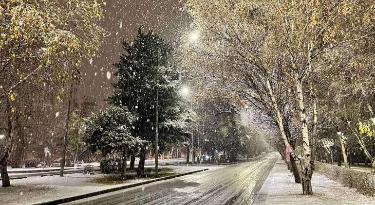 Hava sıcaklığı sıfırın altına düştü, birçok kent beyaza büründü