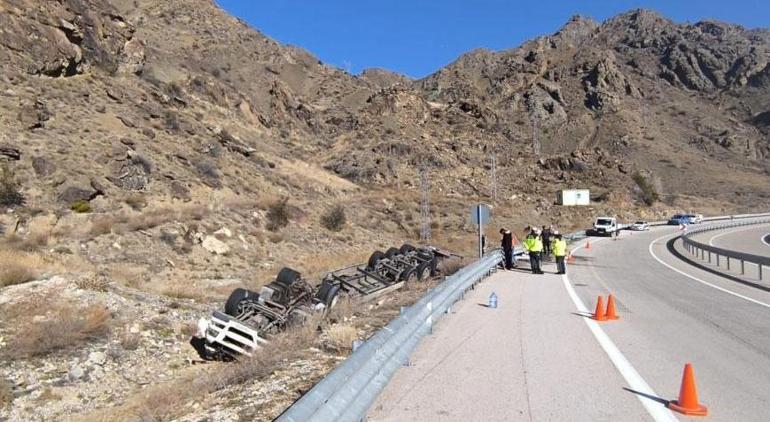 Aracından atlayarak kurtulmaya çalıştı TIR sürücüsünün feci ölümü