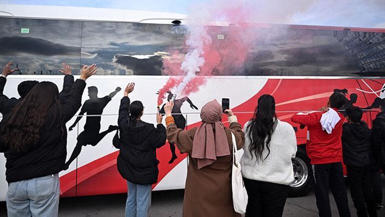 A Milli Futbol Takımı, Karadağ maçı için yola çıktı