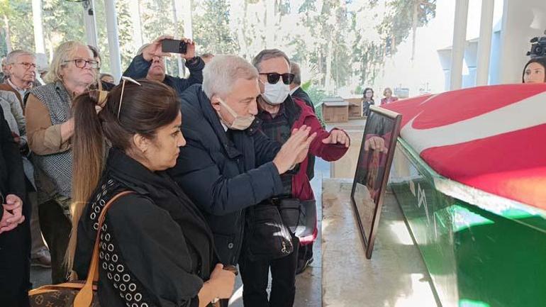 Muazzez İlmiye Çığ Mersinde son yolculuğuna uğurlandı