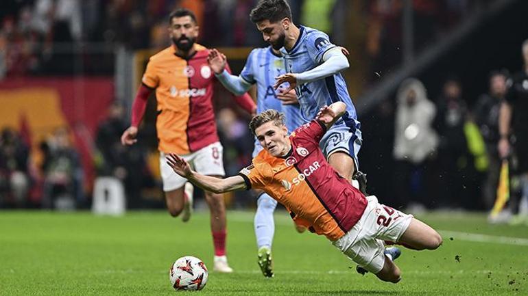 Galatasarayda ayrılık görüşmesi Menajeri İstanbulda