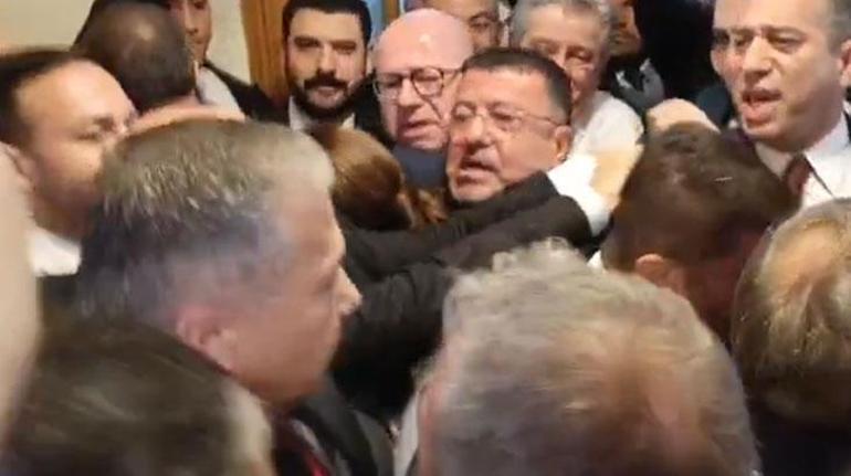 İçişleri bütçe görüşmesinde gerginlik CHPli vekiller Bakan Yerlikayanın girişini engellemek istedi