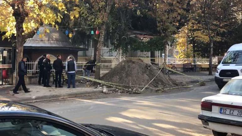 Şehrin göbeğinde define kazısı şoku: Belediyeden geldiklerini söylediler