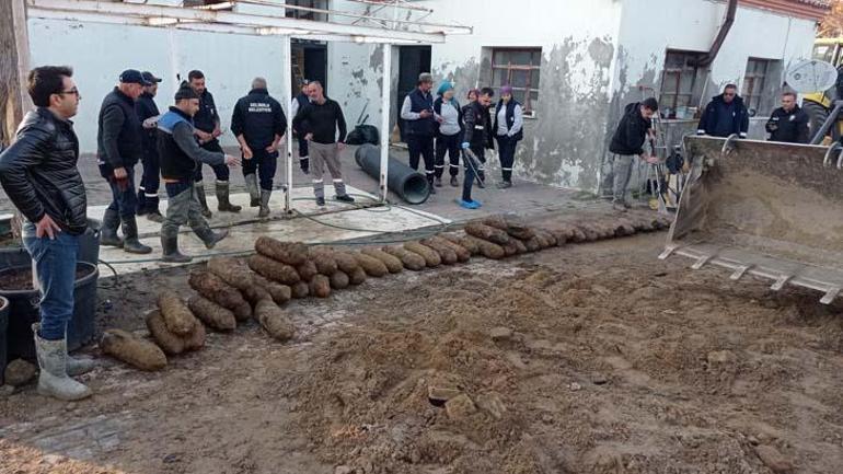 Çanakkalede inanılmaz son Toprak altından birer birer çıkarıldı, kepçe ile taşındı