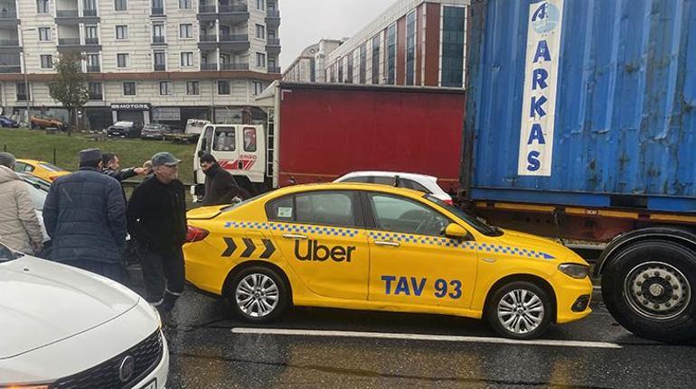 İstanbulu sağanak vurdu: TEMde zincirleme kaza