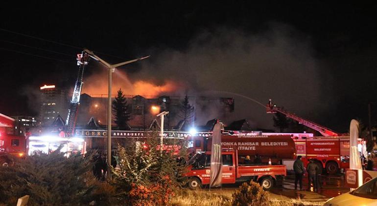 Isıtıcı perdeyi tutuşturdu Korkunç yangın can aldı, 17 yaralı var