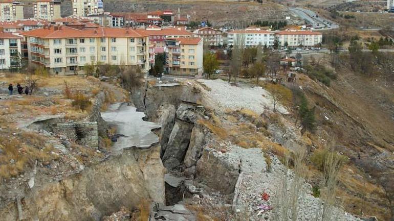 Ankarada bu mahalle kabusu yaşıyor: Altımız boş, her gün toprak kayıyor