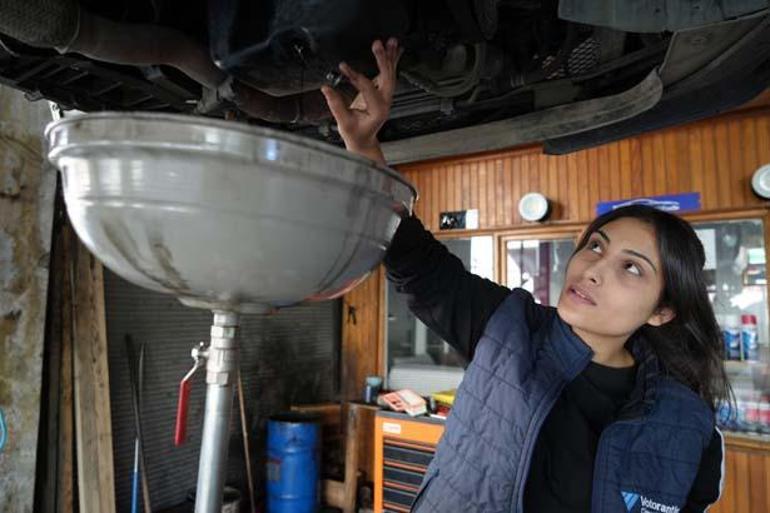 300 erkek öğrenci arasında tek kız öğrenci: Şakaları bile farklı oluyor