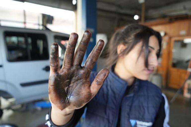 300 erkek öğrenci arasında tek kız öğrenci: Şakaları bile farklı oluyor