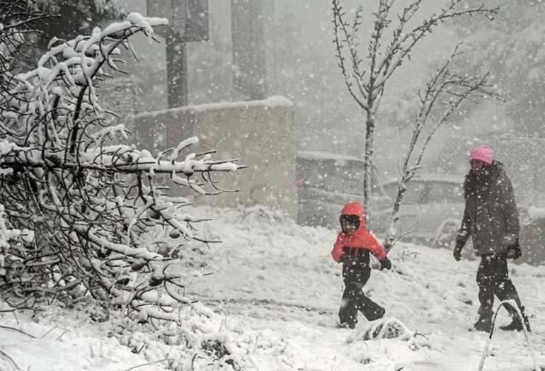 Soğuk hava dalgası giriş yaptı, hızla ilerliyor İstanbulun doğusu beyaza büründü