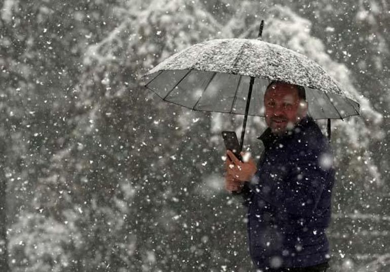 Soğuk hava dalgası giriş yaptı, hızla ilerliyor İstanbulun doğusu beyaza büründü