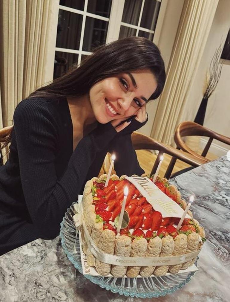 20 ayda 17 ülke gezdiler İşte Hande Erçelin doğum gününden kareler