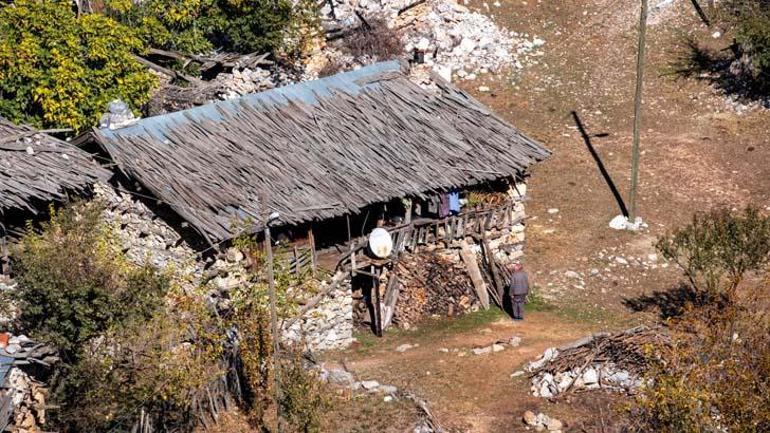 Kurt saldırıları bir köyü boşalttı Meraklıları akın etti