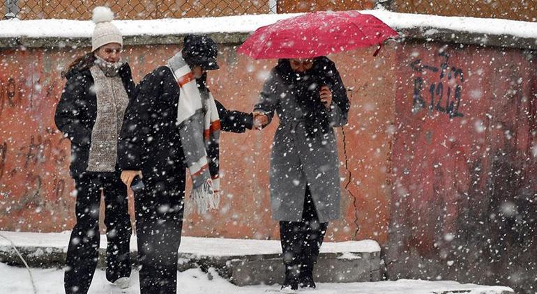 Bir kent tamamen dondu Araçlarını gören şoke oldu, sıcaklık eksi 17yi gösterdi