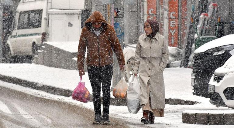 Bir kent tamamen dondu Araçlarını gören şoke oldu, sıcaklık eksi 17yi gösterdi