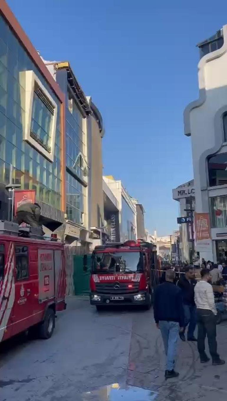 Güngörende yıkım sırasında çökme: 2 işçi göçük altında kaldı