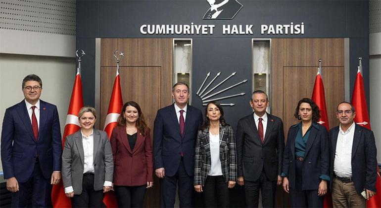 CHP Lideri Özel, DEM Parti Eş Genel Başkanları ile görüştü