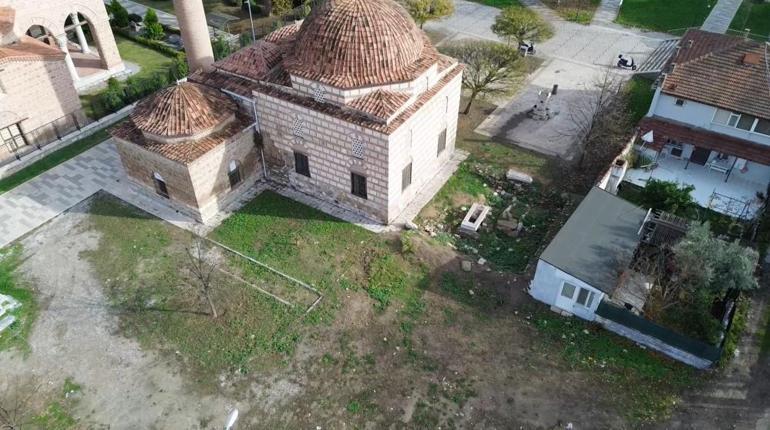 Tarihi mezarlıkta tepki çeken görüntü Turistler serzenişte bulunuyor