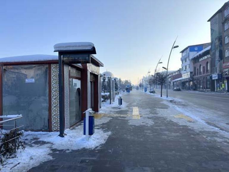 Kent buzdan şehre döndü Termometre eksi 20yi gördü: Çeşmeler dondu