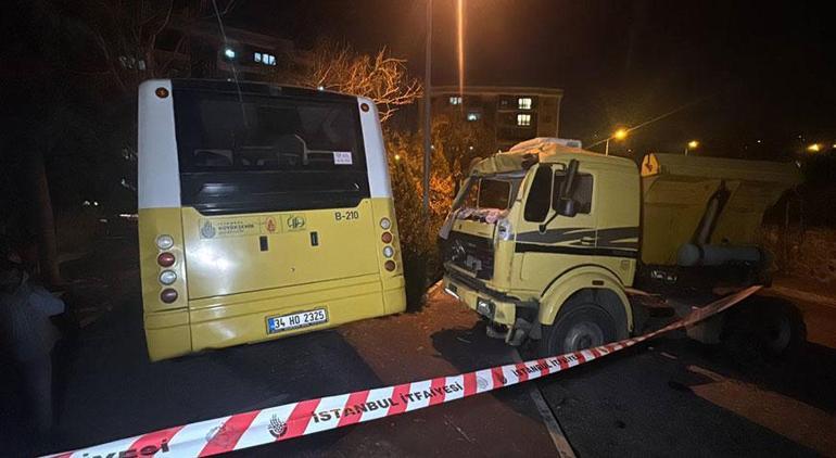 Özel halk otobüsü park halindeki kamyona çarptı, şoför yaralandı