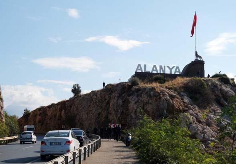 İlçede Bozkurt heykelinin kaldırılmasına tepki