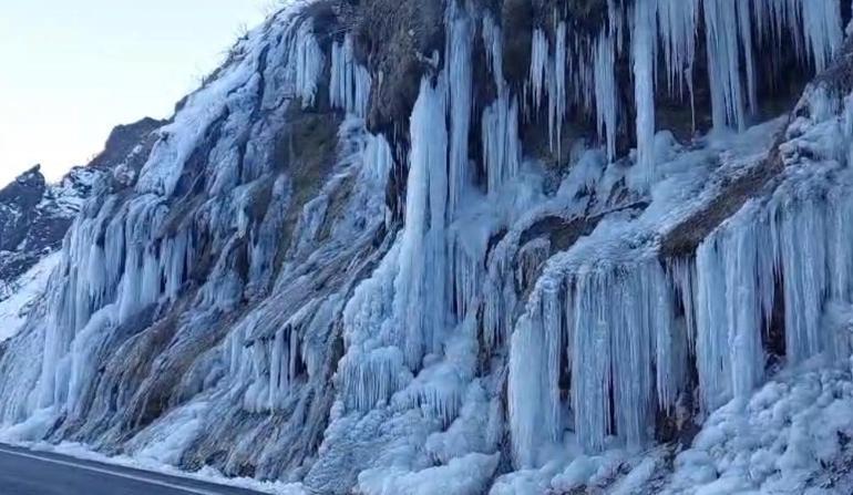 Termometre eksi 10u gördü Ağlayan Kayalar dondu