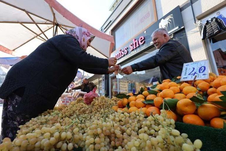 İzmirde 225 yıl önce başladı, ünü yurt dışına yayıldı Sabah saat 08.30da dualarla açılıyor