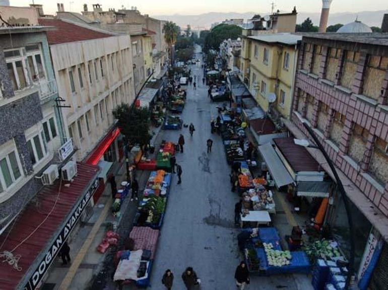 İzmirde 225 yıl önce başladı, ünü yurt dışına yayıldı Sabah saat 08.30da dualarla açılıyor