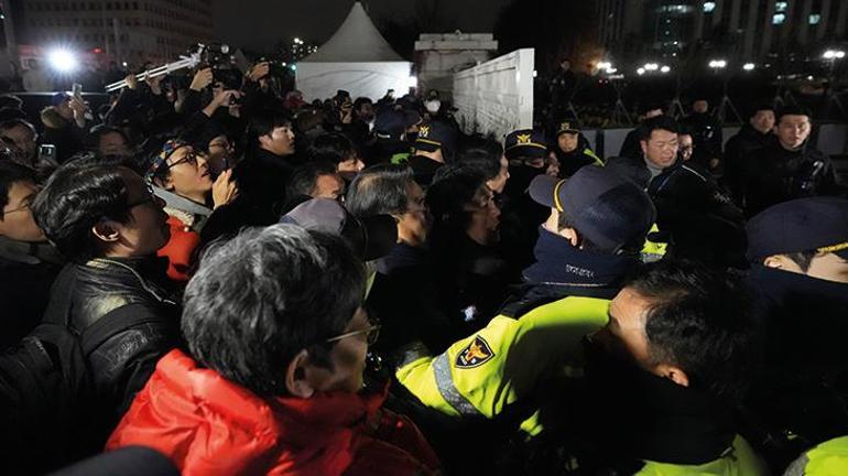 Son dakika... Güney Korede sıkıyönetim karmaşası Cumhurbaşkanı ilan etti, parlamentodan veto geldi