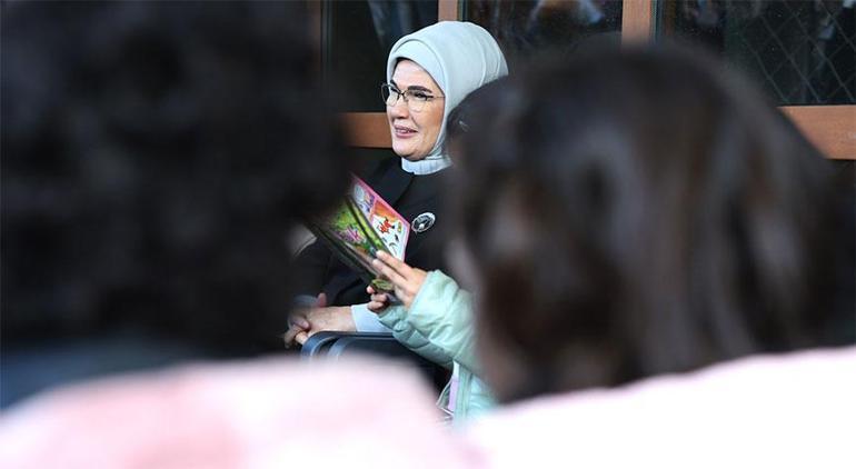 Emine Erdoğan, Hatayda Serdar Demir Çocuk Evleri Sitesini ziyaret etti