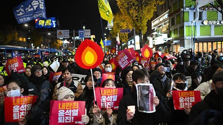 Güney Korede sıkıyönetim kaosu sürüyor: Binlerce protestocu sokaklarda