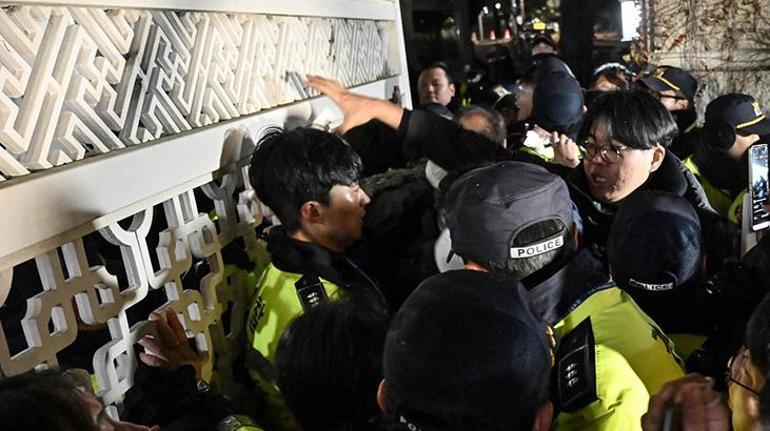 Güney Korede sıkıyönetim kaosu sürüyor: Binlerce protestocu sokaklarda