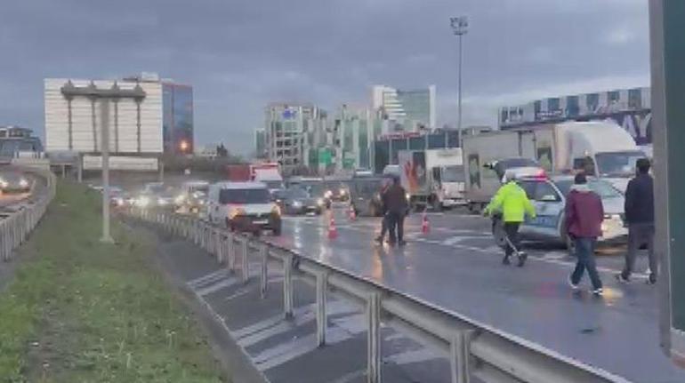 Bağcılar TEM otoyolunda zincirleme kaza