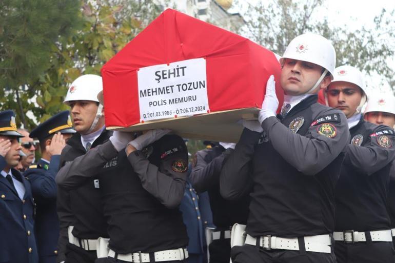 Şehit Mehmet Tozun son yolculuğuna uğurlandı Babaya son bakış